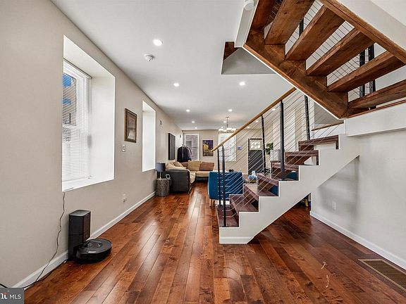 4th image of 217 Grape St
