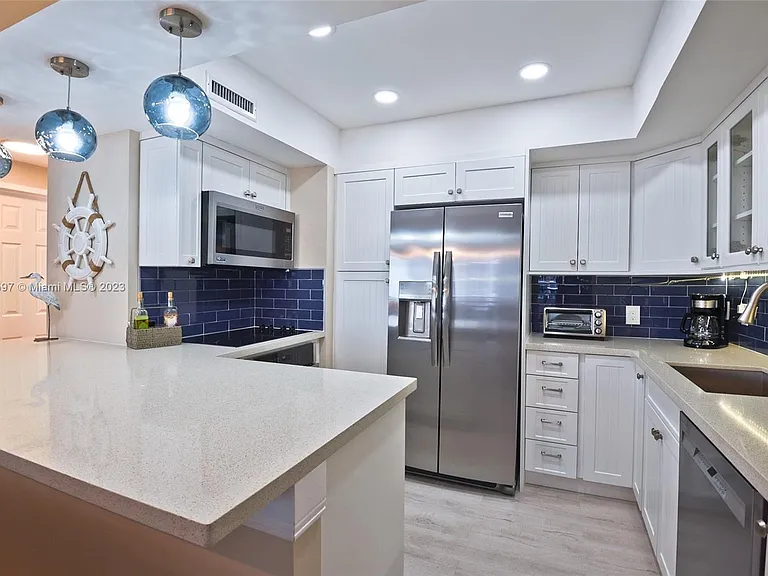 3505 S Ocean Dr #817 — Photo 2