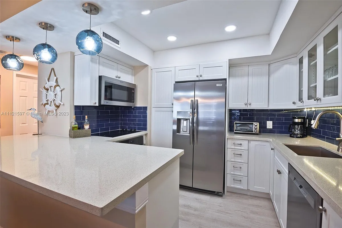 Building Photo - 3505 S Ocean Dr #817
