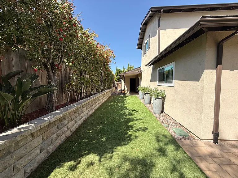 5770 Soledad Mountain Rd — Photo 29
