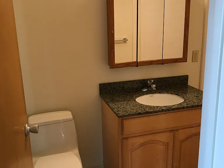 1528 Oxford St #8 — Photo 5