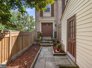 19715 Greenside Ter, Gaithersburg, MD 20886