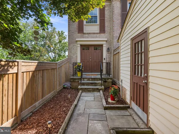 19715 Greenside Ter, Gaithersburg, MD 20886
