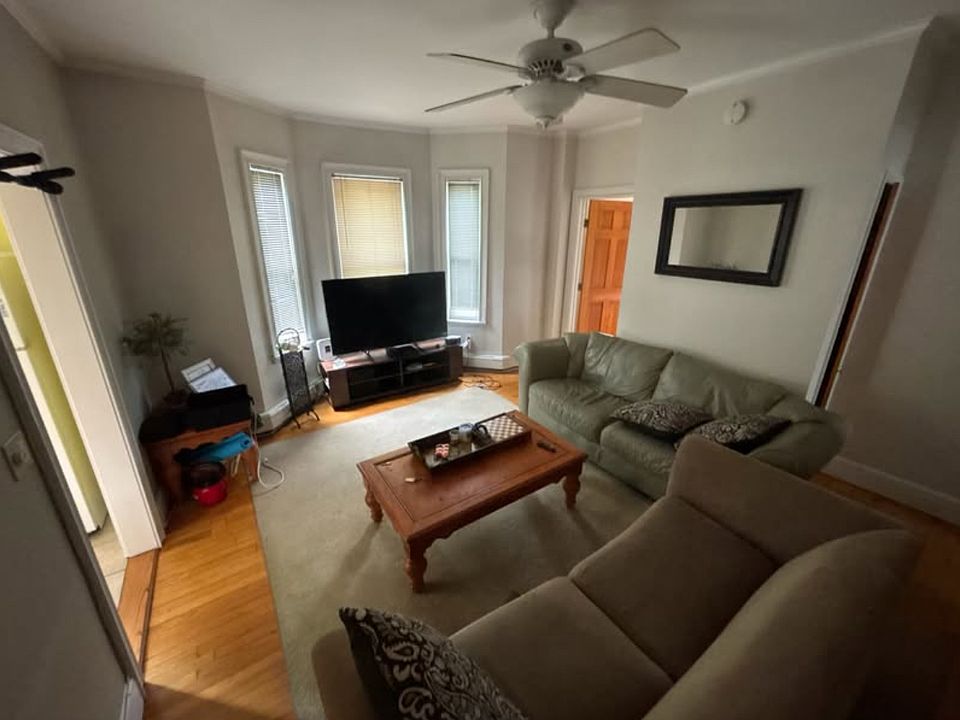 2nd image of 34 Rockingham St