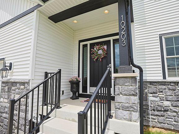 3rd image of 10203 Roszalka Ct