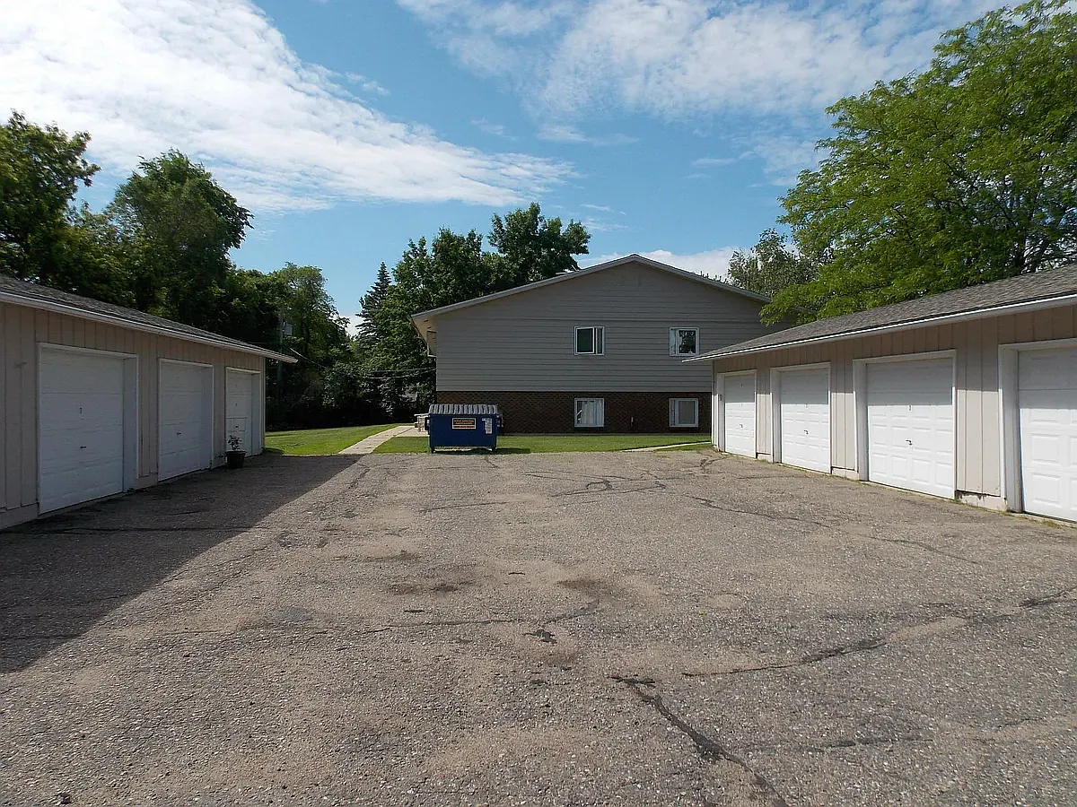 2 bed, 800 sqft, $895 — Photo 2