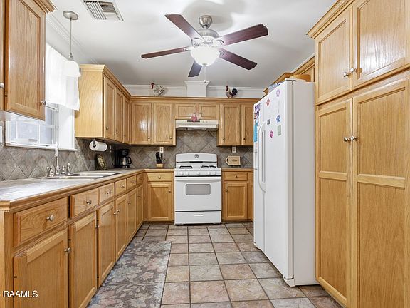 5th image of 139 N Bellard St