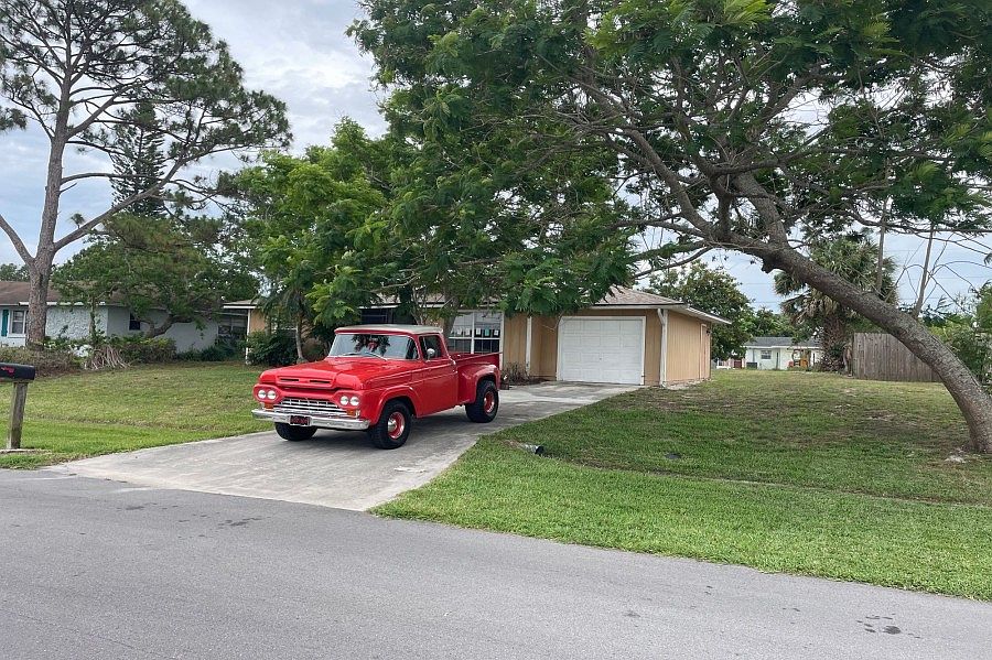 2nd image of 374 NE Gulfstream Ave