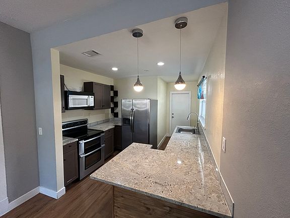 5th image of 412 42nd St