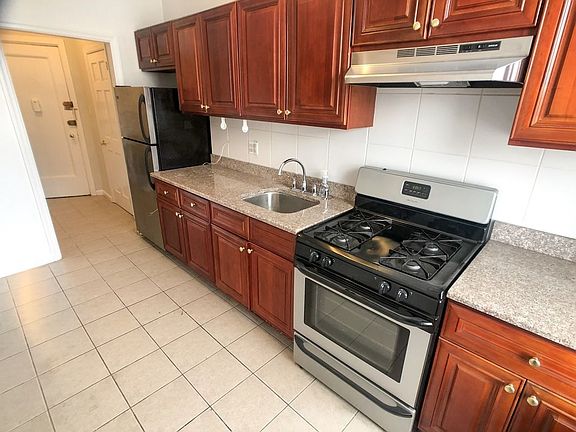 2nd image of 3011 Astoria Blvd APT 34