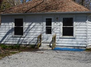 609 E 2nd St, Buckner, IL 62819