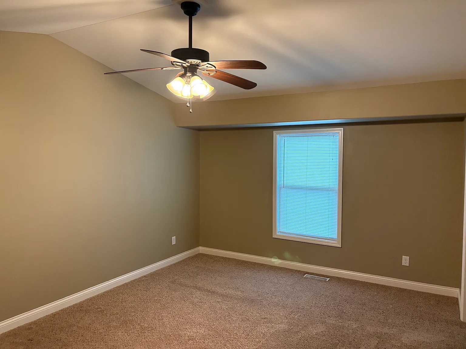 3 bed, 1378 sqft, $2,000 — Photo 4