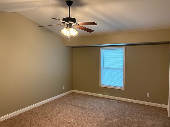 4th image of 465 Honeysuckle Creek Dr