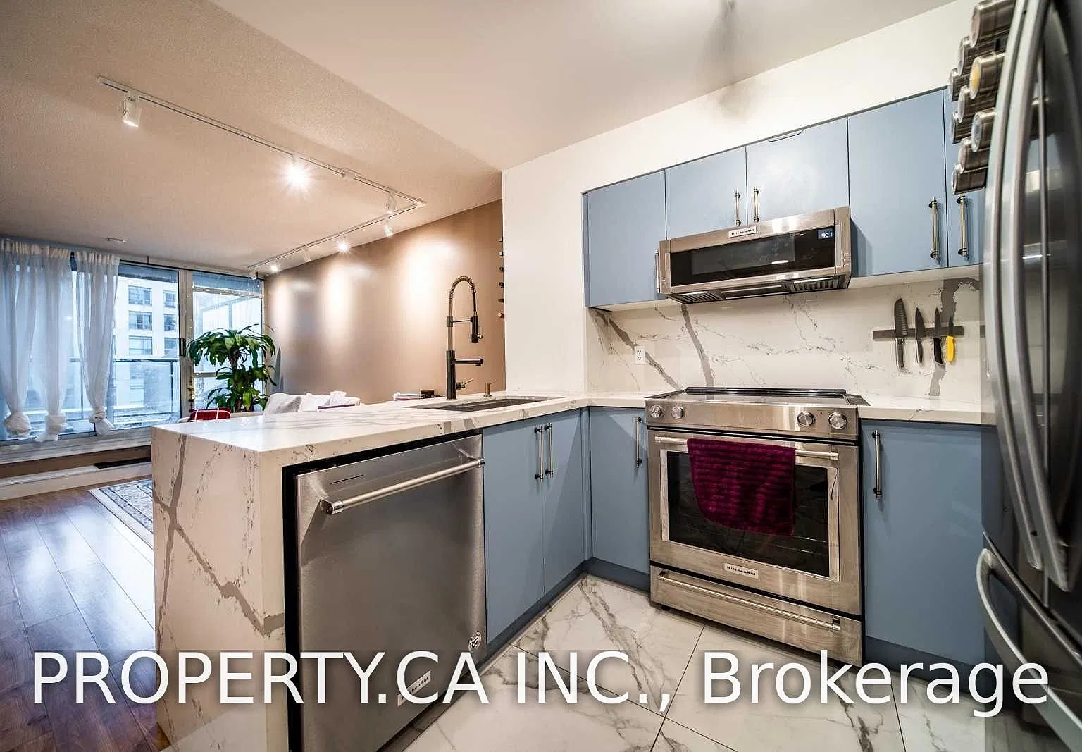 219 Fort York Blvd — Photo 2