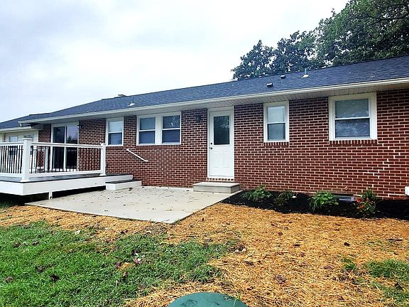 3rd image of 307 Scenic Dr
