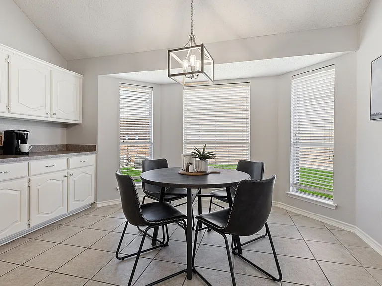4909 Springtree Ln — Photo 12