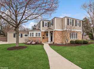 910 E Mayfair Rd, Arlington Heights, IL 60005