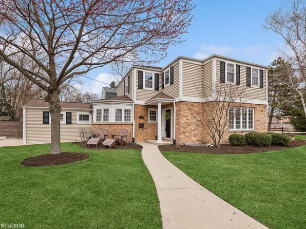 910 E Mayfair Rd, Arlington Heights, IL 60005