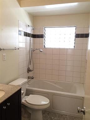 3rd image of 1005 N Croft Ave APT 3