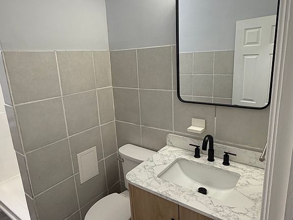 3rd image of 1110 York St #1