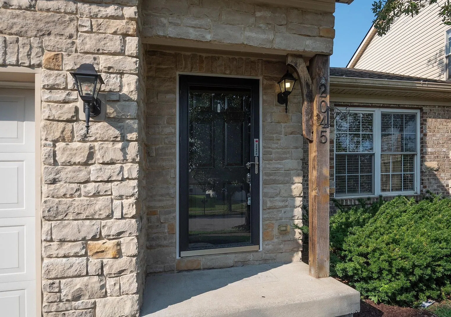 3 Bedroom 3.5 Baths — Photo 2