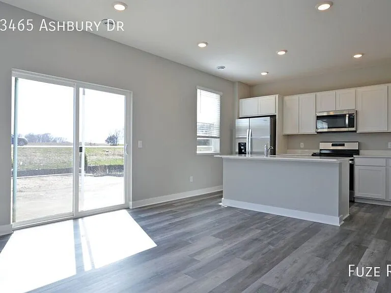 23465 Ashbury Dr — Photo 4