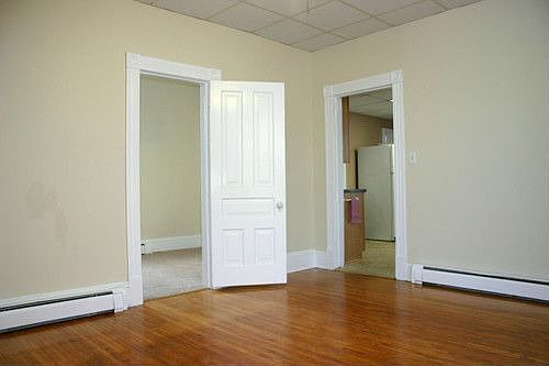 4th image of 871 Armstrong Ave