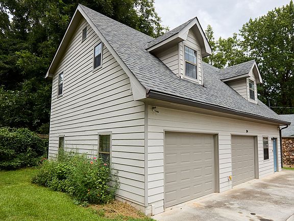 2nd image of 2838 Mitchell Pl #B