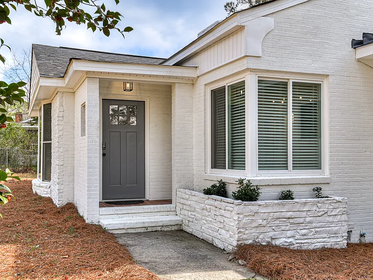1813 Courtney Dr — Photo 3