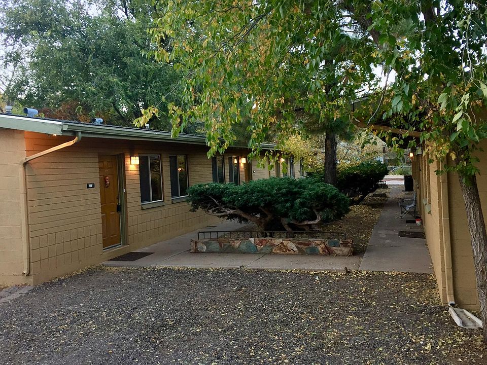Court yard in complex with 2 fourplexes