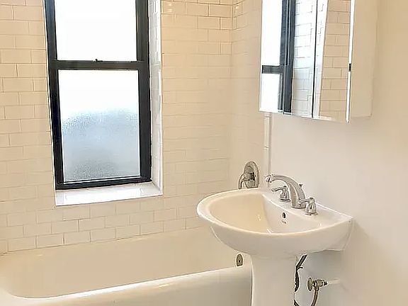 4th image of 4408 47th Ave APT A1