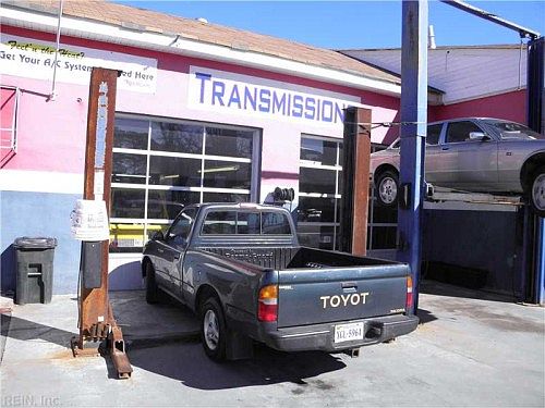 3rd image of 1609 Airline Blvd