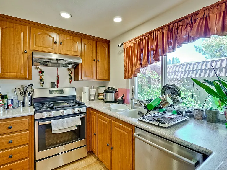 22671 Queens Oak Ct — Photo 46