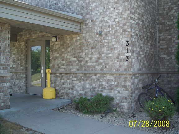 3rd image of 239 Knollwood St W #B105