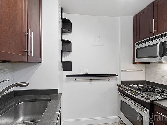 4th image of 520 E 72nd St Office 2-H