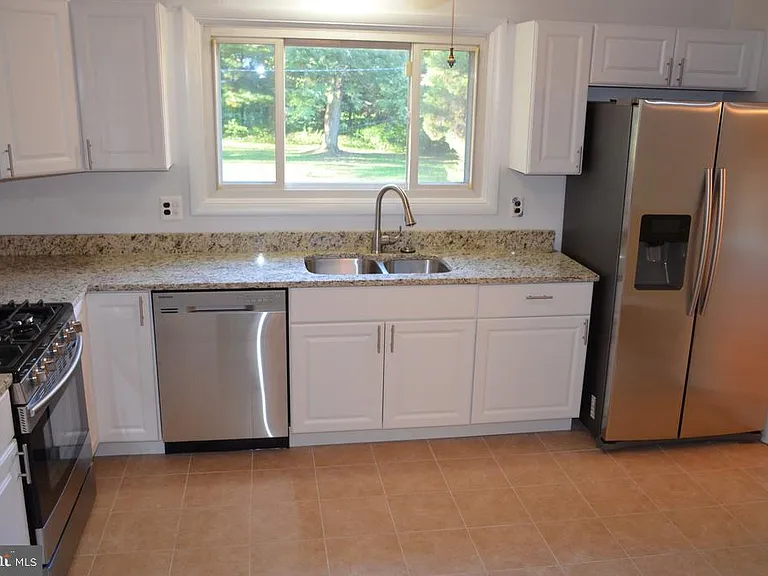 9210 Maple Rock Dr — Photo 4