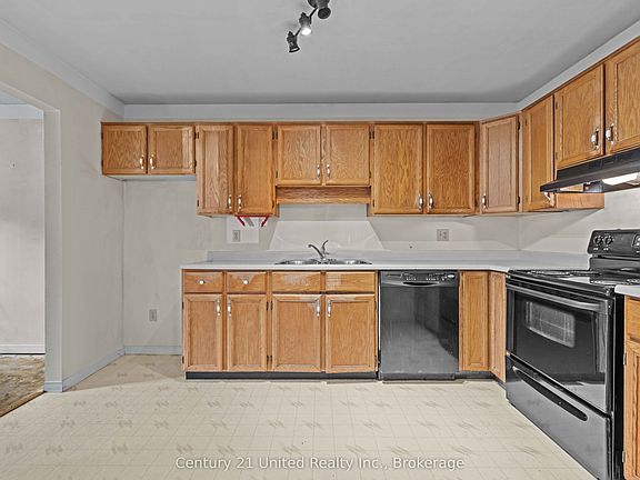 5th image of 36 Champlain Cres #10