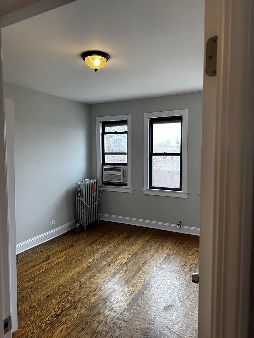Building Photo - 5655 N Spaulding Ave #3W