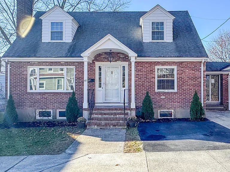 40 Walter St — Photo 1
