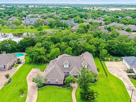 4th image of 9206 Lake Forest Ct N