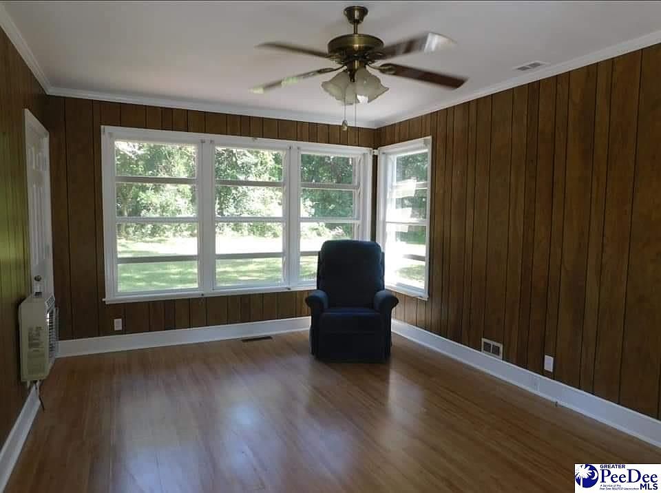 2nd image of 708 Woodland Dr