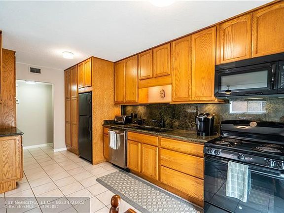 5th image of 2750 NE 28th Ct #4