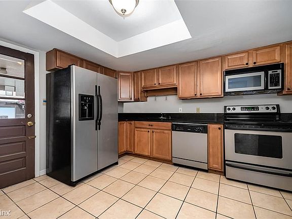 4th image of 131 Lago Vista Blvd