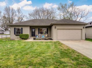 198 W Walnut St, Nixa, MO 65714