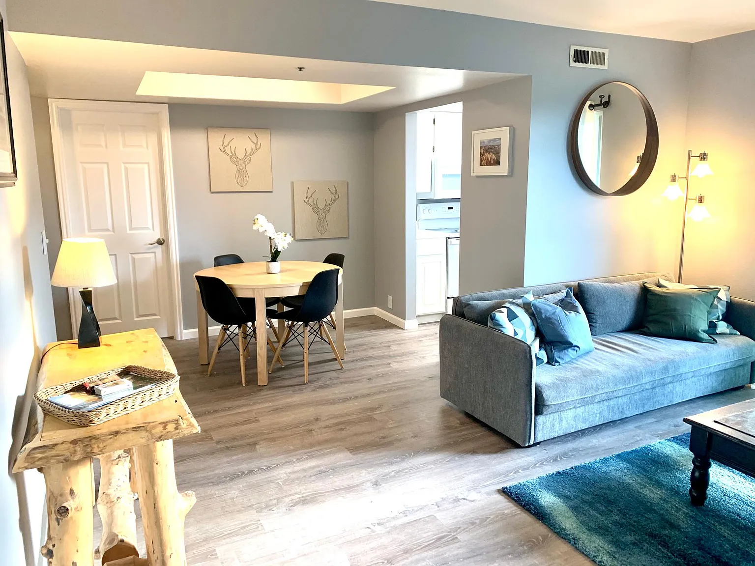 2 bed, 900 sqft, $2,600 — Photo 1