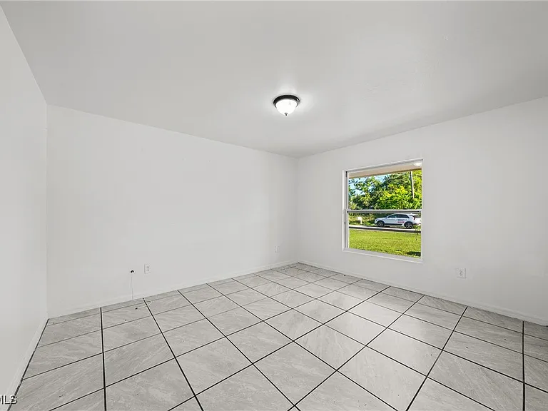 4735 30th St SW — Photo 2
