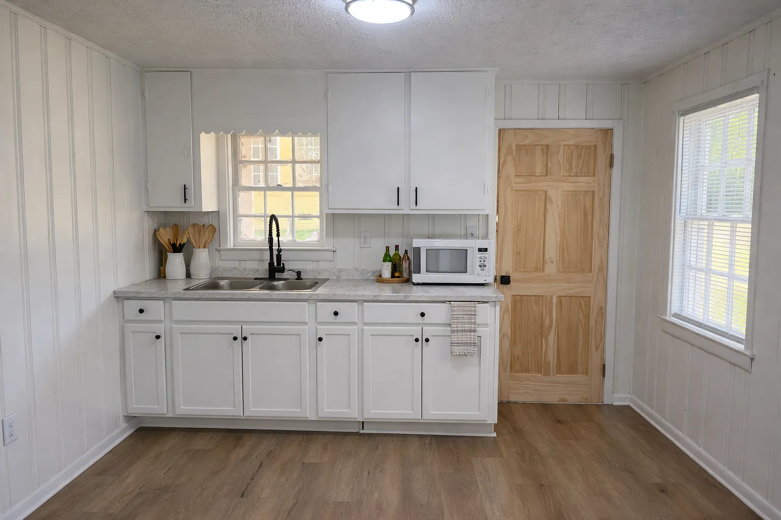 1800 18th Ct — Photo 3