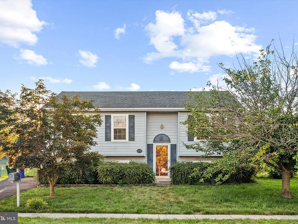 841 Briar Ct