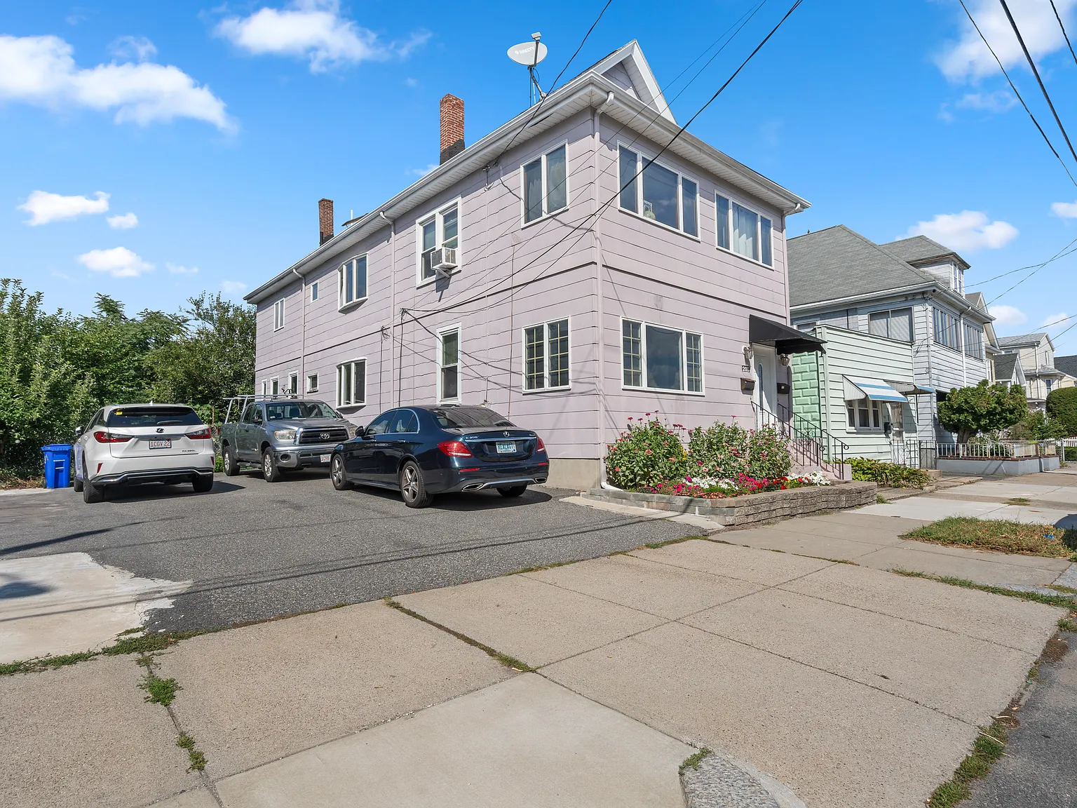 3 bed, 1100 sqft, $2,700 — Photo 2