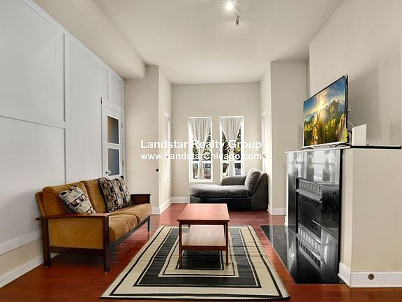 2nd image of 2925 W Lyndale St APT 1